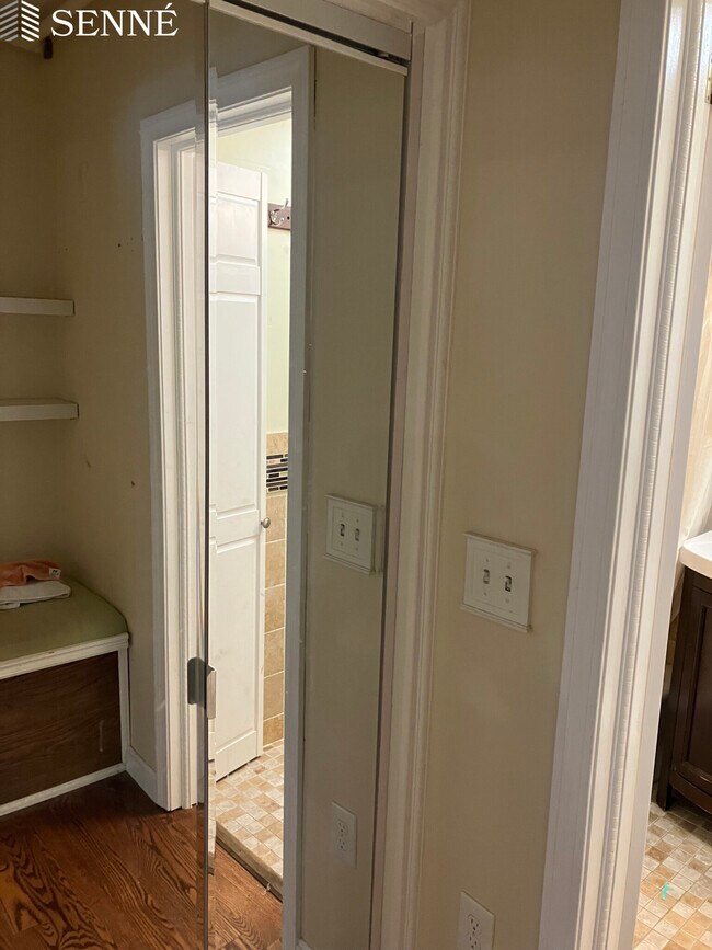 Building Photo - 71 Grovers Ave