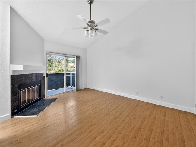 Building Photo - 24889 Nueva Vista Dr