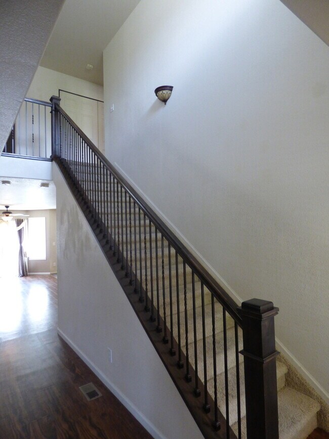 Building Photo - Stunning 4 bedroom/ 2.5 bath home with 2 car Attached Garage in Fort Collins, Colorado