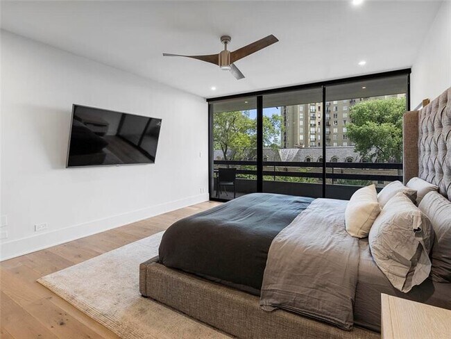 Building Photo - 2660 Peachtree Rd NW