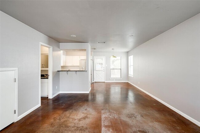 Building Photo - 403 W Elizabeth St