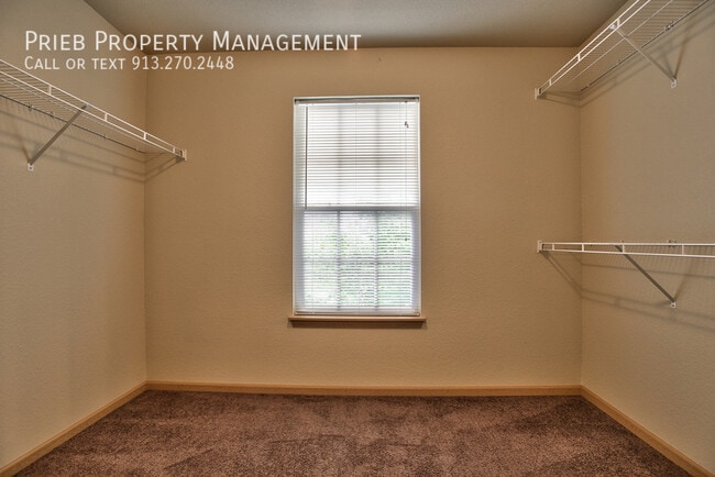 Building Photo - 824 S Woodson Ct