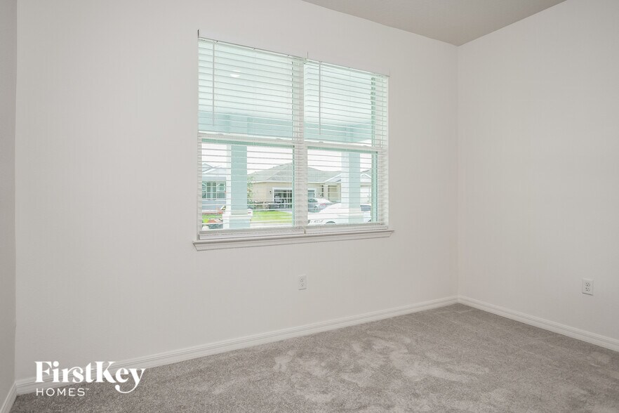 Building Photo - 1258 Ponca Rd