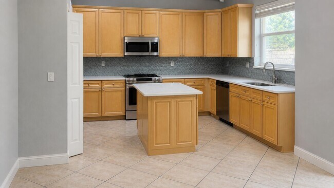 Building Photo - 3945 Torres Cir