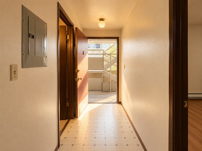 Building Photo - 921 N 96th St