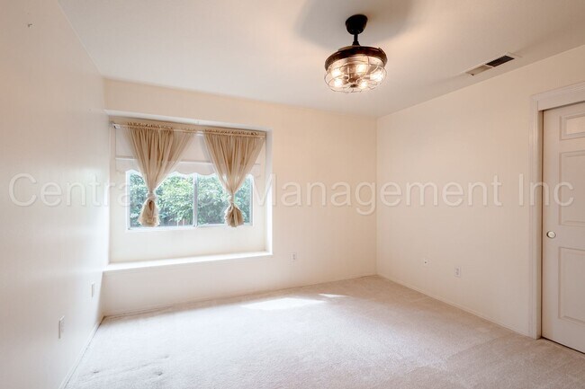 Building Photo - 4 Bedroom/2.5 Bath Home with Paid Solar an...