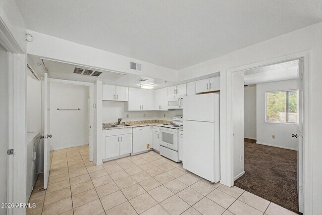 Building Photo - 16033 N 25th St