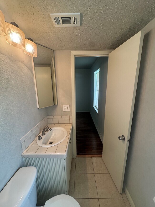 Building Photo - 1443 Willow Rock Rd