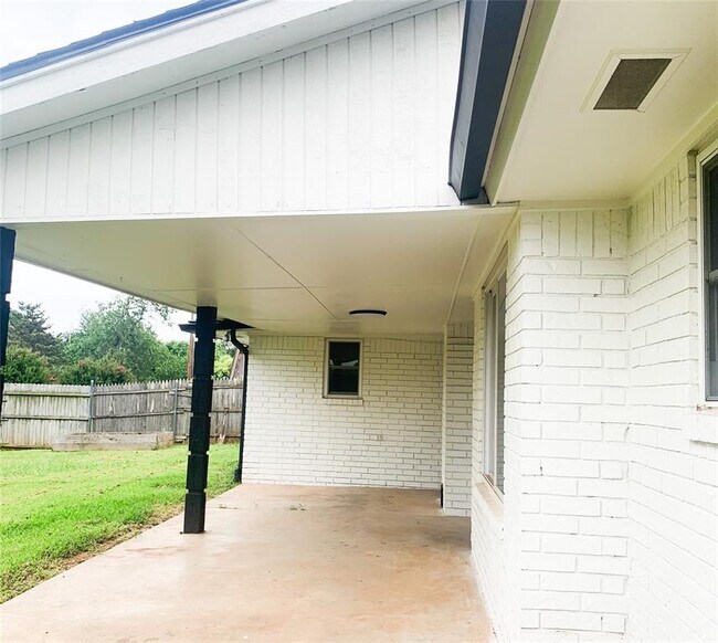 Building Photo - 7008 Comanche Ave