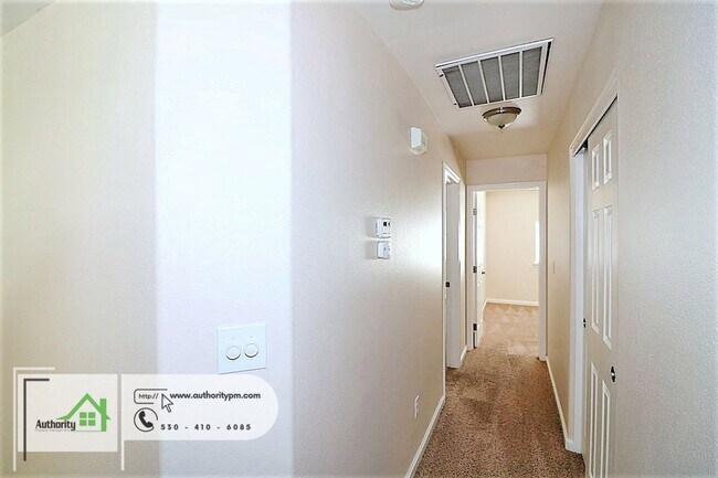 Building Photo - 1294 Mighty Oak Ln