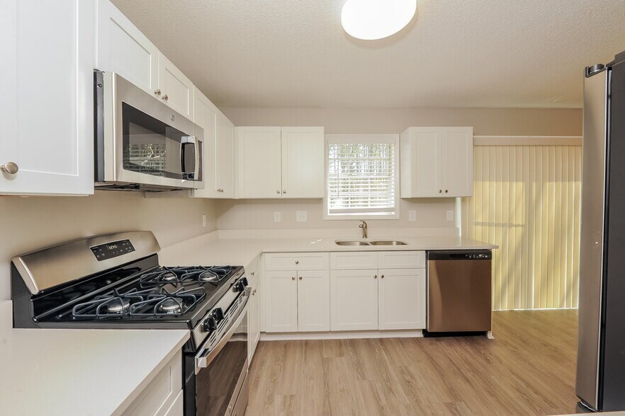 Building Photo - 1120 Brenton Dr NW