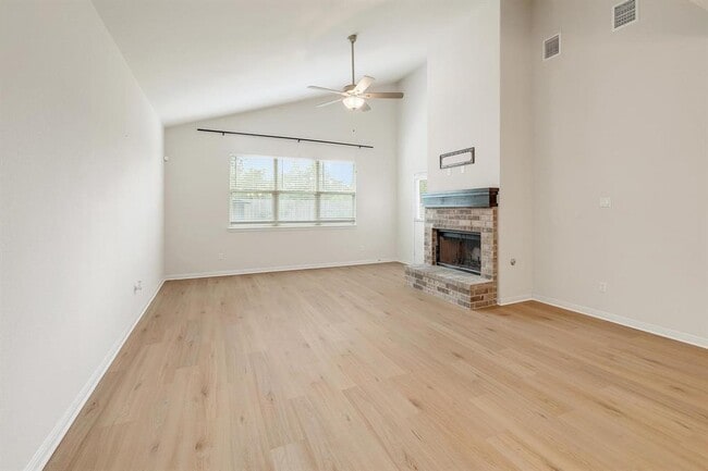 Building Photo - 308 Castlefields St