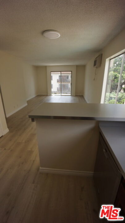 Building Photo - 1418 S Bentley Ave