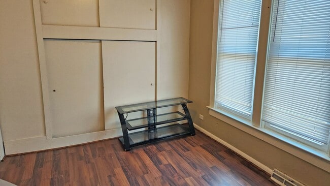 Building Photo - ds519