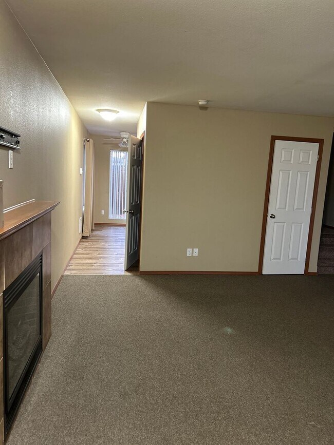 Building Photo - Townhouse for Rent in North Spokane
