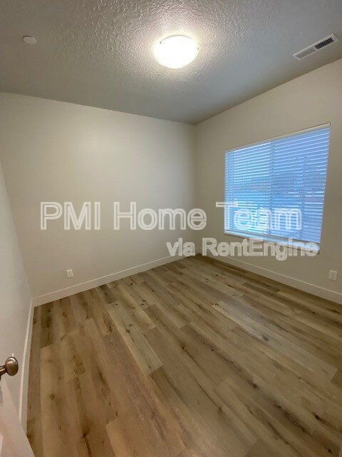 Building Photo - 2874 Kiesel Ave