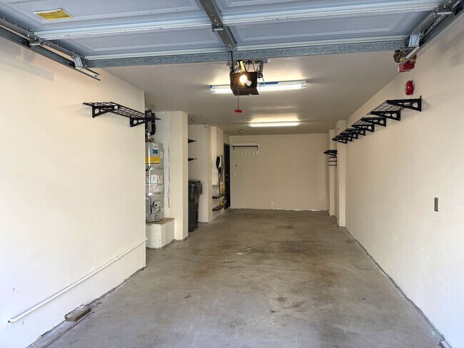 Building Photo - NEW CONSTRUCTION HUGE 1800sf 3BR/3BA 2GR C...