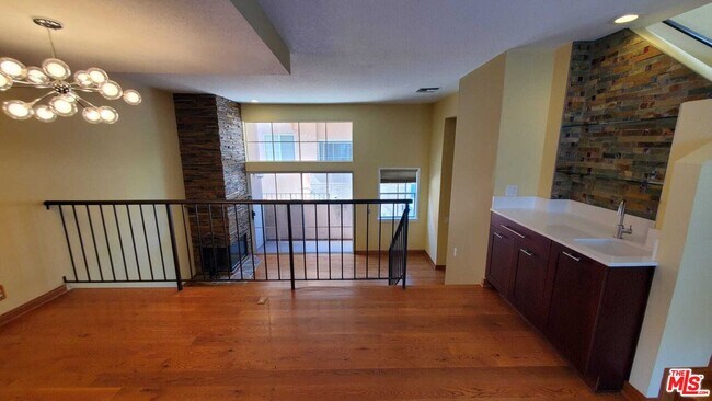 Building Photo - 7320 Balboa Blvd