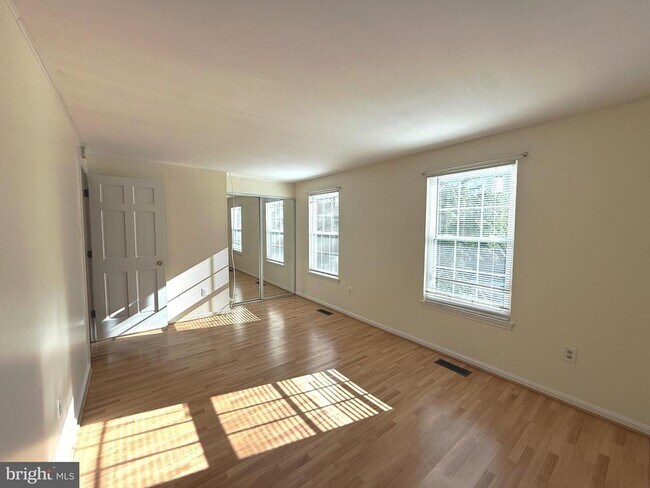 Building Photo - 11 Wimbledon Ct