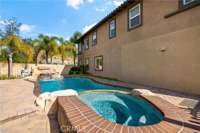 Building Photo - 16423 Village Meadow Dr