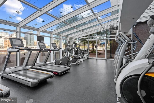 Building Photo - 100 Harborview Dr