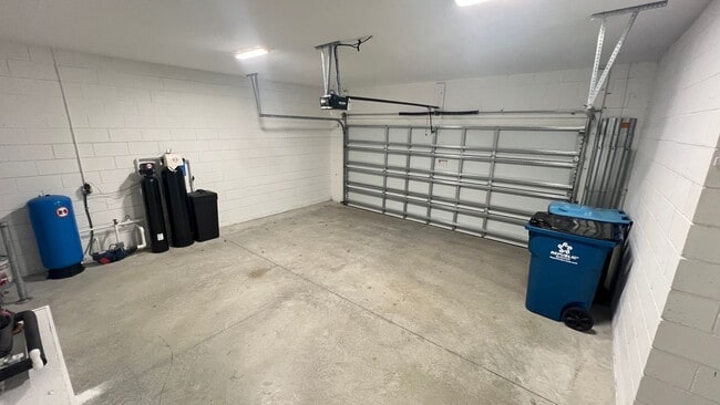 Building Photo - Stunning 3 Bedroom, 2 Bath Home in Palm Bay!