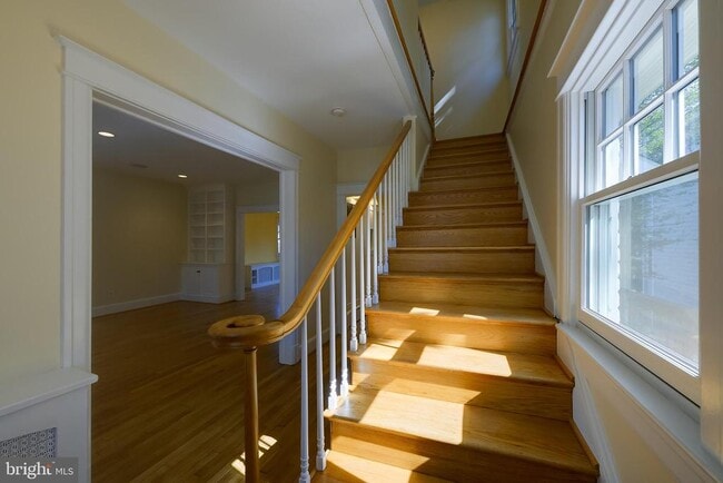 Building Photo - 5717 Chevy Chase Pkwy NW