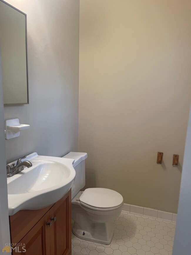 Building Photo - 808 S Nottingham Rd