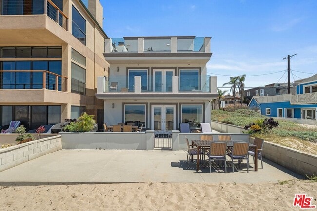 Building Photo - 6419 Ocean Front Walk