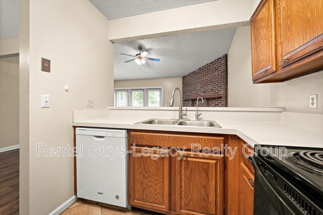 Building Photo - 3956 Hollows Dr