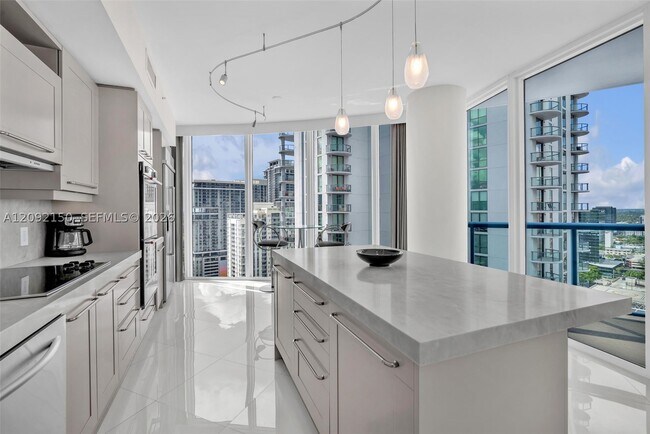 Building Photo - 333 Las Olas Way