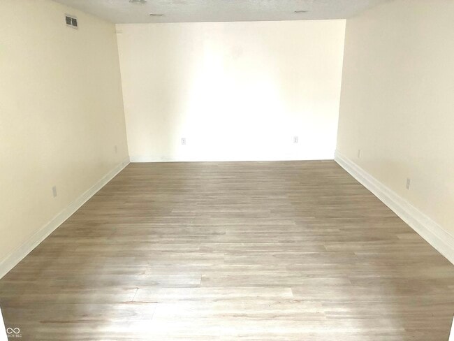 Building Photo - 420 W Main St