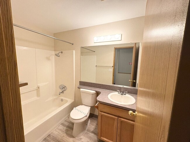 Building Photo - Spacious 3 bed 2.5 Bath Townhome in Cascad...