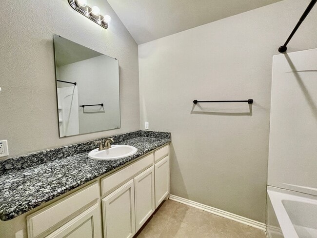 Building Photo - House for Lease in Sherman