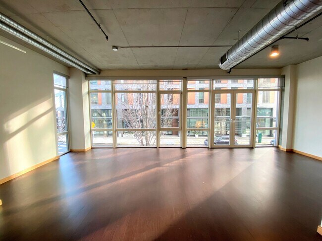 Building Photo - WARC01