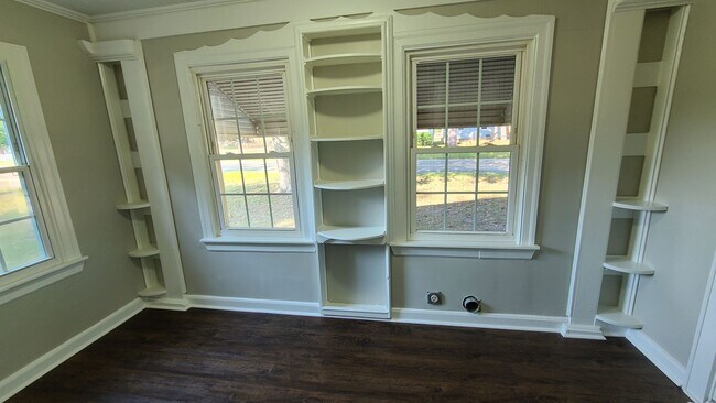 Building Photo - Cute home for rent