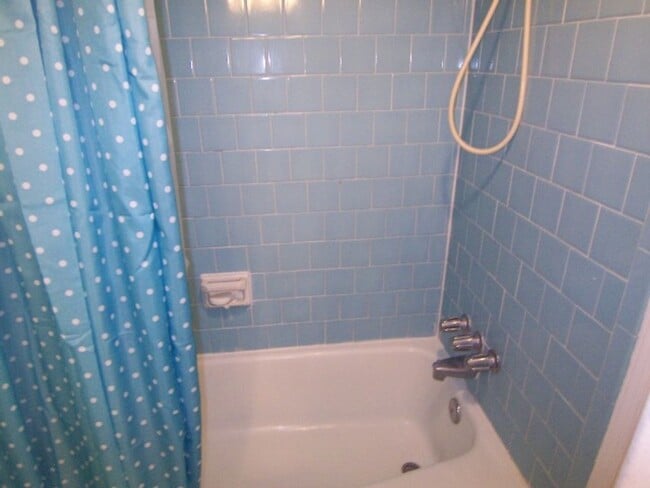 Building Photo - FREE RENT! Sail into this 2BR 1BA at the M...