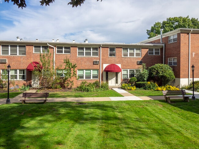 Building Photo - 11 Bedford Ave