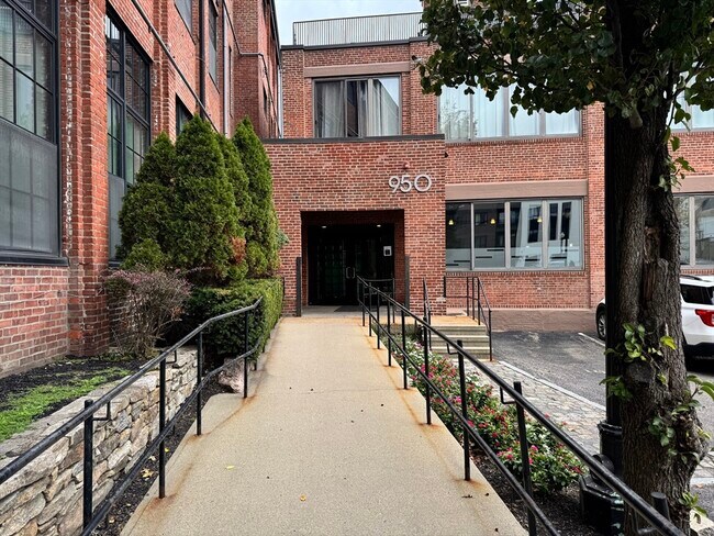 Building Photo - 950 Dorchester Ave
