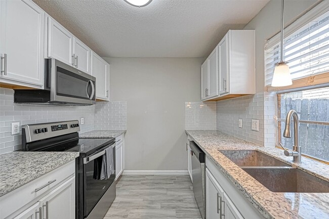Building Photo - 22622 John Rolfe Ln