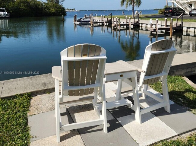 Building Photo - 3320 Gulf of Mexico Dr