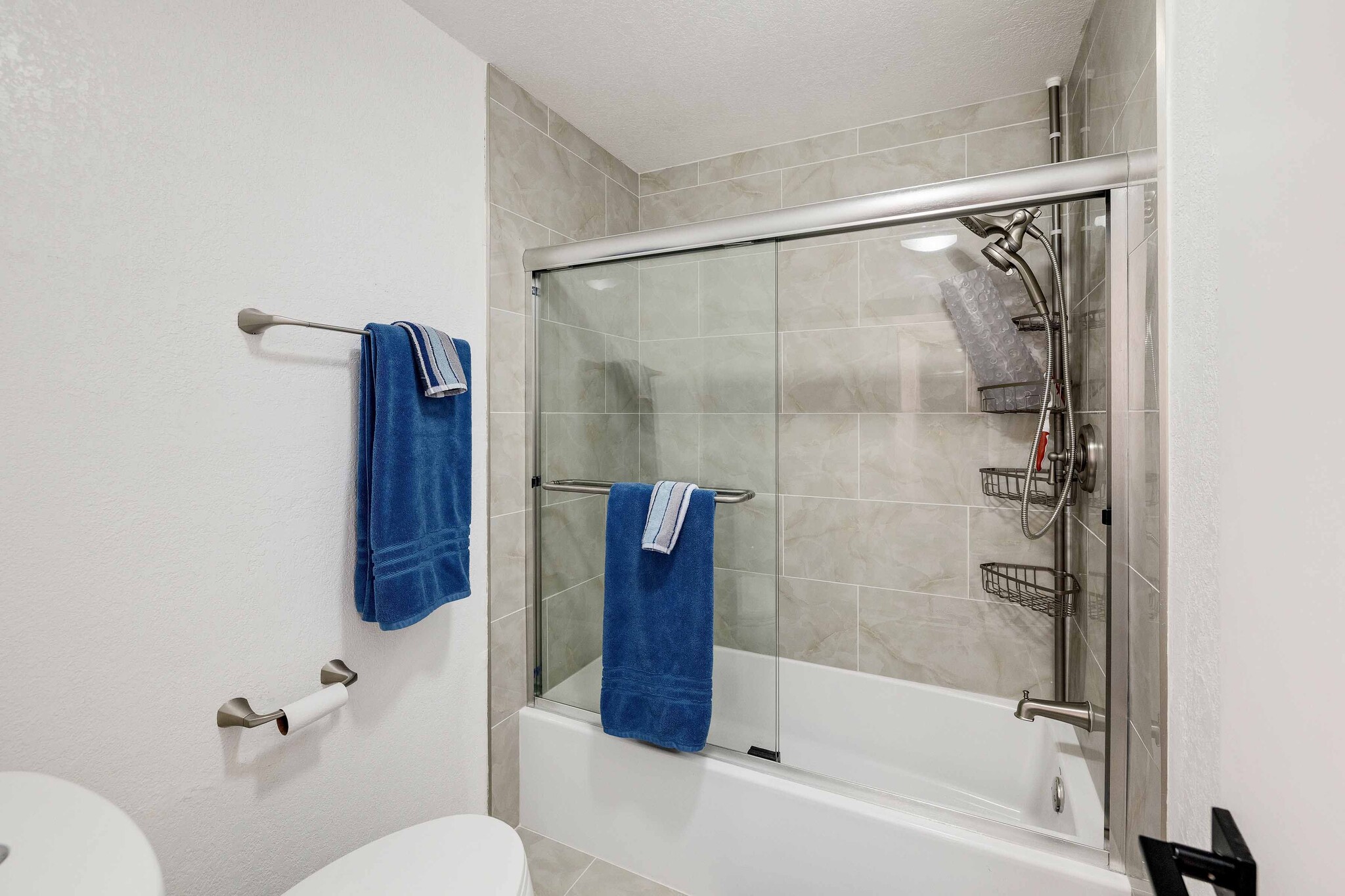 Building Photo - 255 Valley Dr