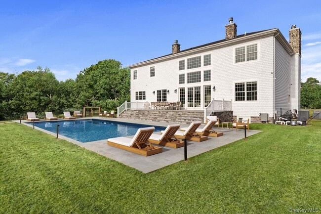 Building Photo - 490 Montauk Hwy