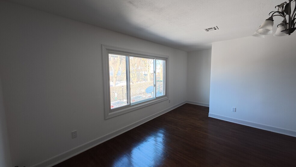 Living/Dining - 1302 Morris St