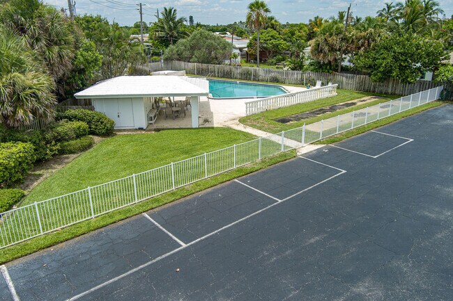 Building Photo - 2186 Jimmy Buffett Mem Hwy