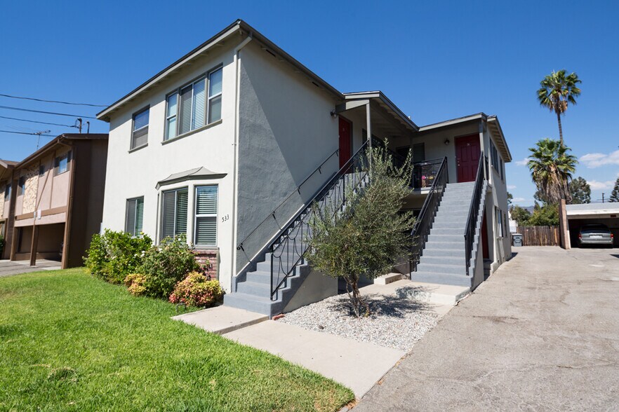 Building Photo - 533 E Chevy Chase Dr