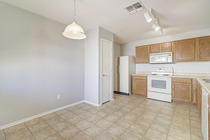 Kitchen (new appliances on the way) - 25586 W North Star Ln