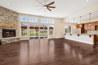 Building Photo - 1015 N Cantlon Ln