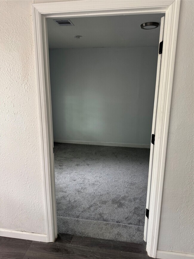 Building Photo - 4215 Botany Ln