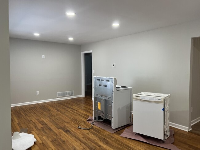 Building Photo - 230 Habersham Dr